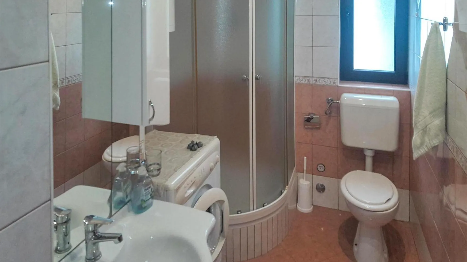 3 Bedroom Gorgeous Apartment In Jadranovo Croatia